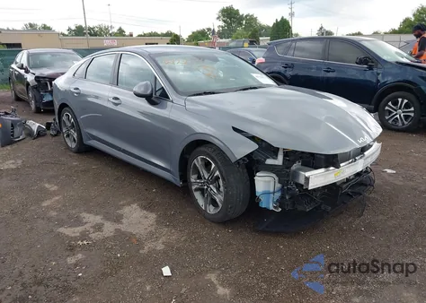 2022 Kia K5 Lxs z USA, uszkodzony, nr VIN 5XXG14J2XNG136385